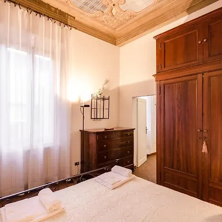 Mercanzia Apartment, Palazzo Storico Sotto Le Due Torri Διαμέρισμα